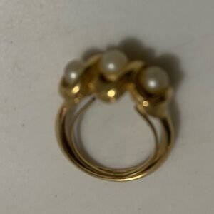 Elegant Gold Pearl Ring